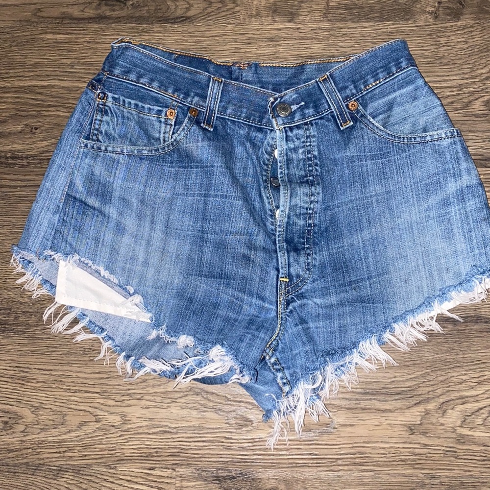LEVIS DISTRESSED SHORTS